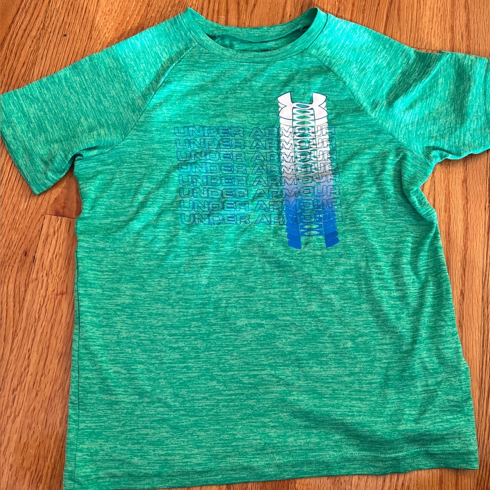 Under Armour dri fit tshirt green size small